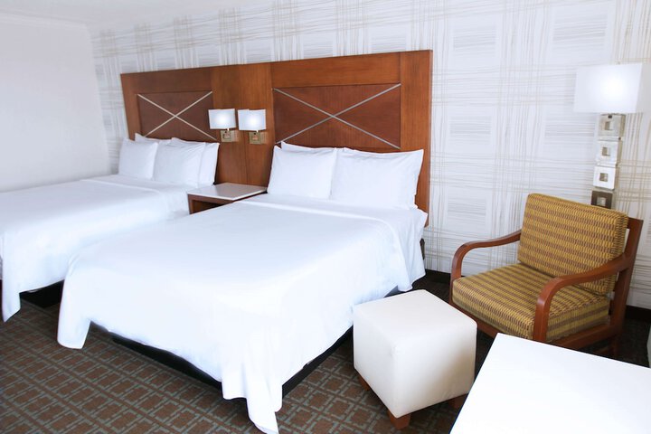 Room 6 of 33