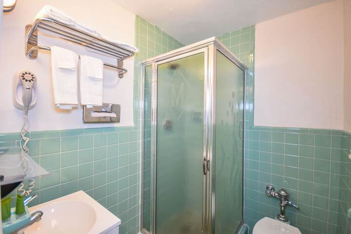 Room 12 of 22