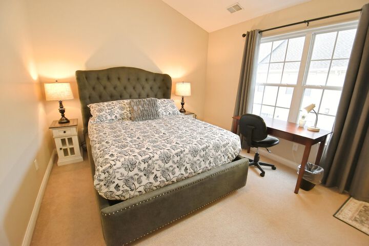 Walk to Notre Dame Spacious 3BR Townhome w Garage Family-friendly Amenities 123p