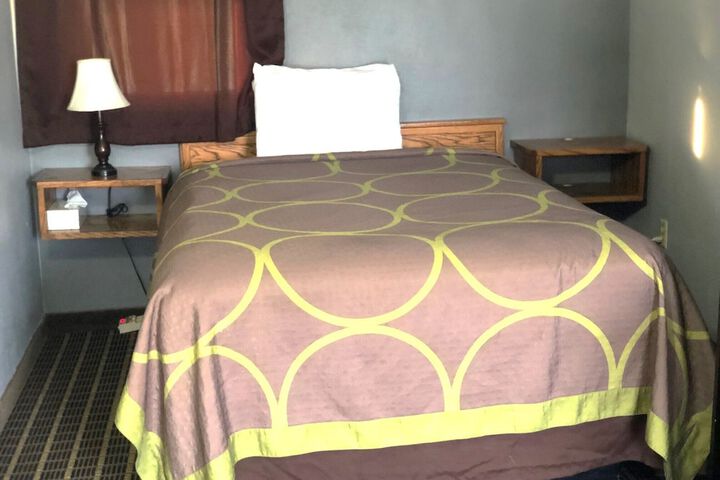 Room 16 of 33