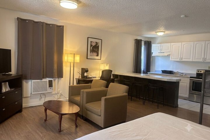 H & H Motor Lodge