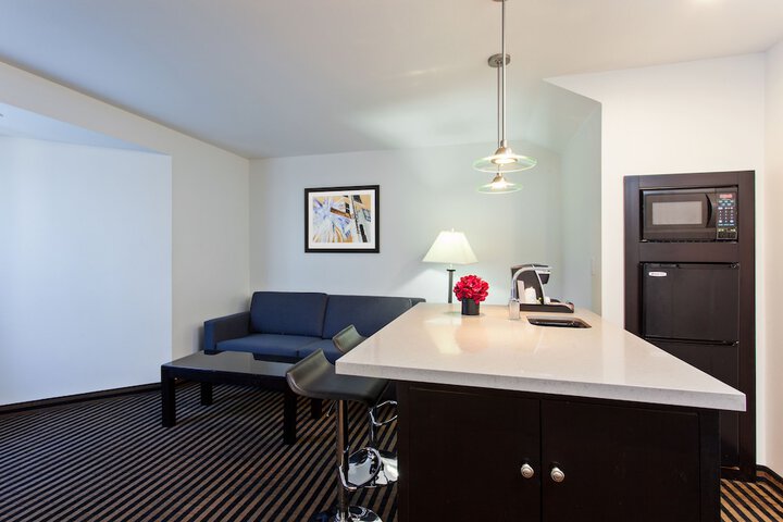 Room 27 of 68