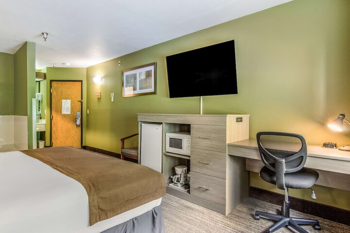 GuestHouse Inn & Suites Hotel Poulsbo