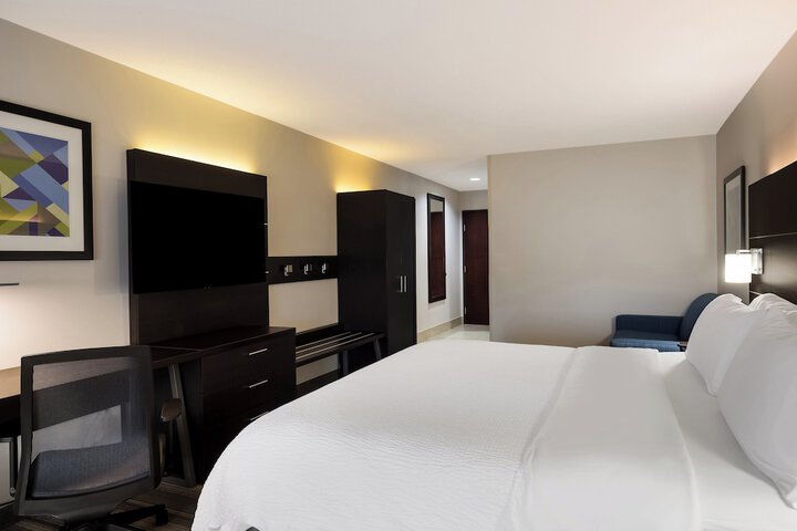 Room 15 of 50
