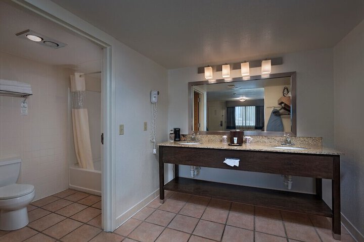 Room 16 of 39