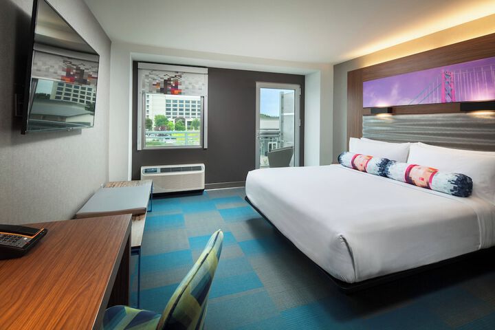 Room 10 of 27