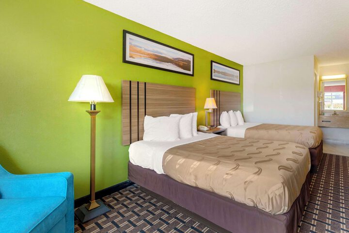 Room 14 of 32