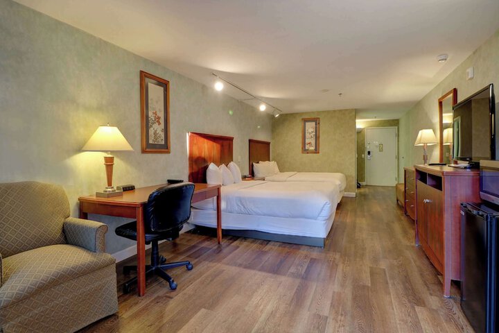 Room 40 of 142