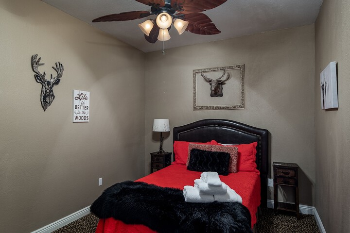 Room 11 of 32