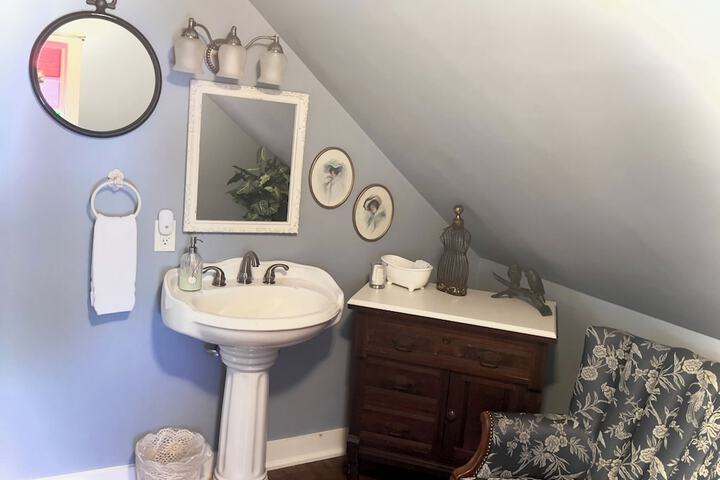 Benefield House Bed & Breakfast