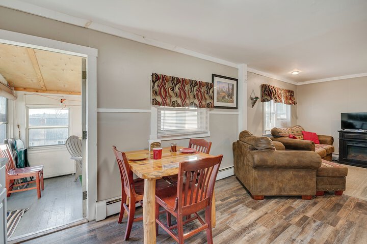 Cozy Pennsylvania Home w / Fire Pit & Dock Access!