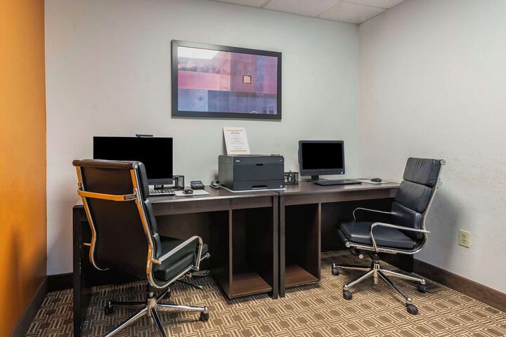 Business Center 32 of 32
