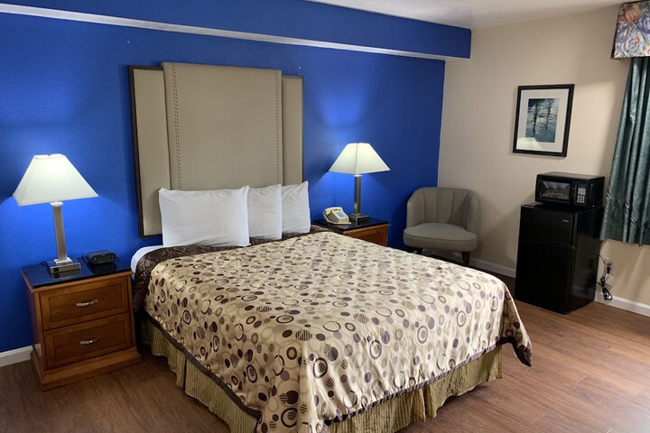Room 34 of 40