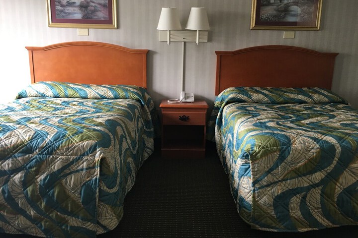Room 13 of 32