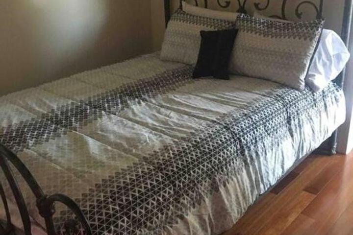 Lovely one bedroom with free parking