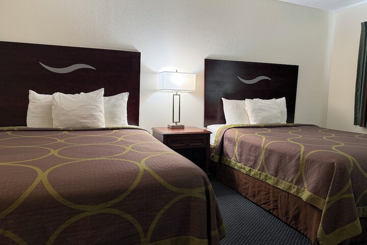 Super 8 by Wyndham Selma / Fresno Area