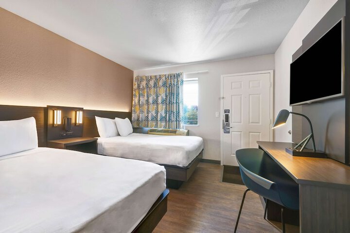 Motel 6 Kirkland WA - North Kirkland