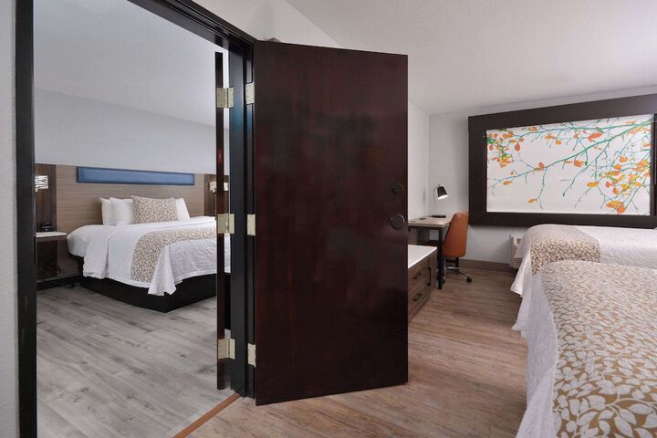 Room 71 of 118