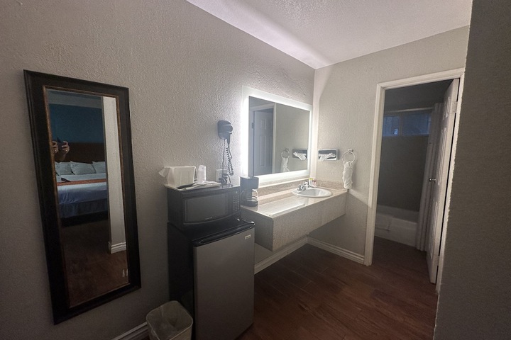 Room 25 of 62