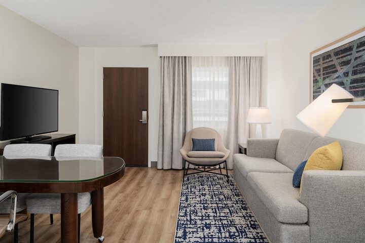 Embassy Suites by Hilton Seattle Tacoma International Airport