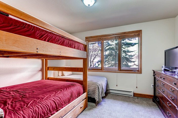 Room 25 of 40