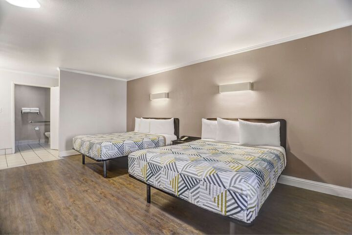 Room 13 of 28