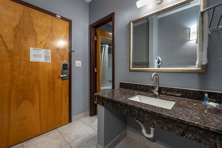 Room 17 of 29