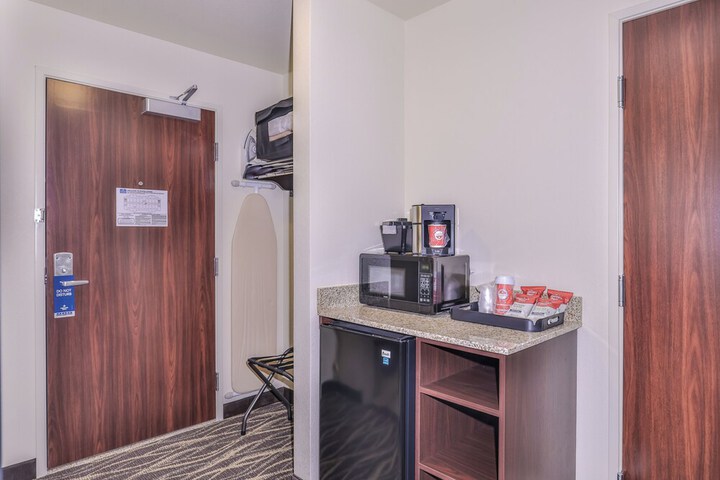 Cobblestone Hotel & Suites - Monte Vista