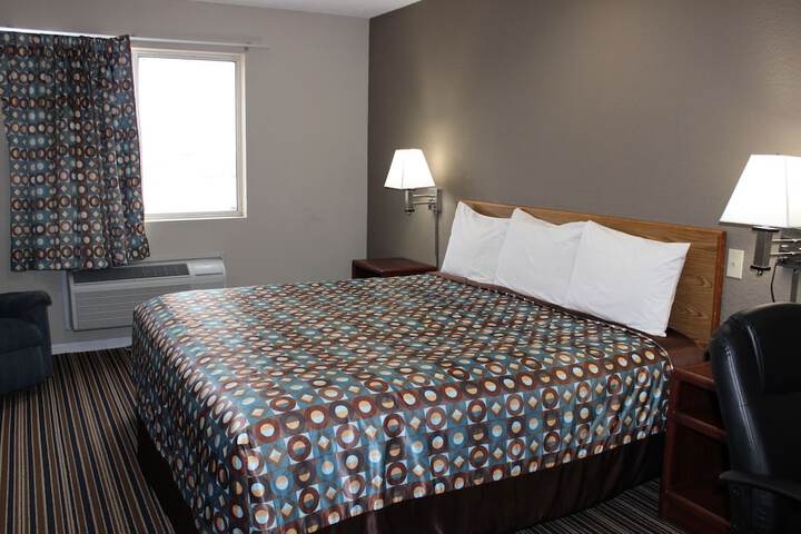 Super 8 by Wyndham Missouri Valley