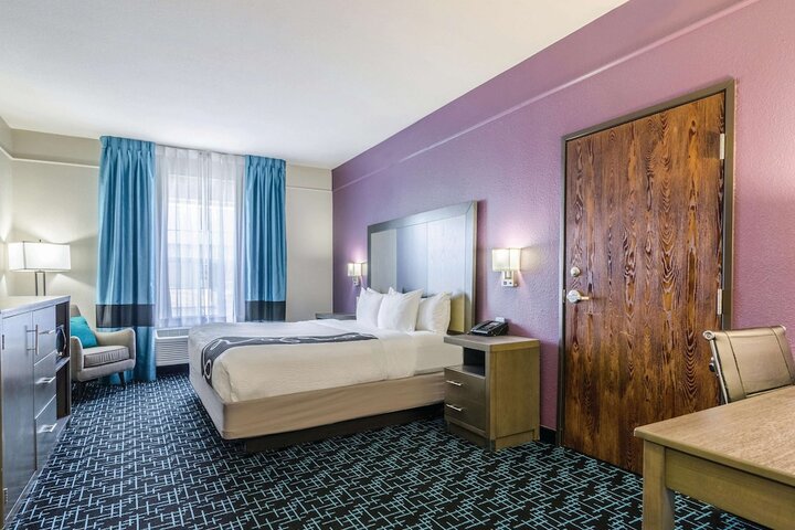 Room 32 of 48