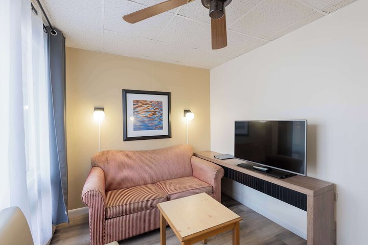 Ocean House Hotel & Motel