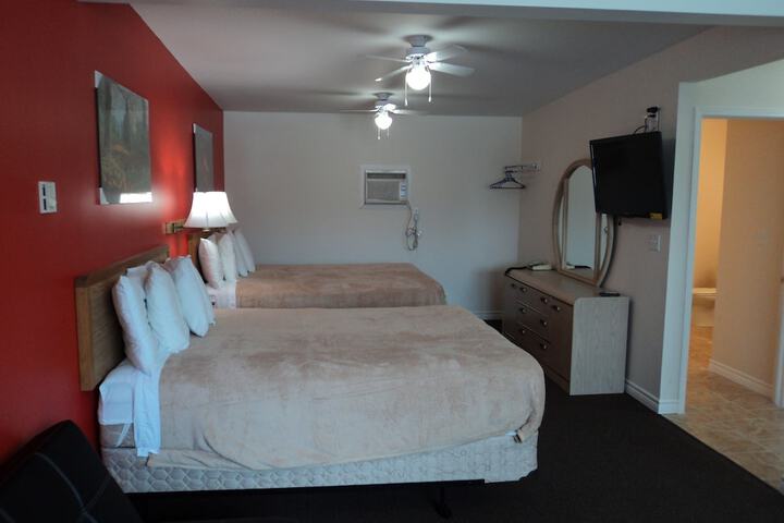 Room 33 of 43