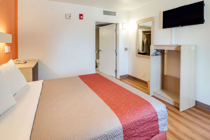 Room 27 of 30