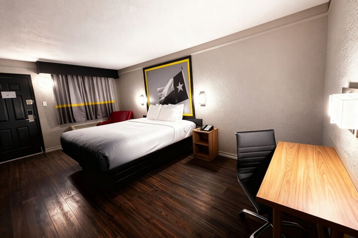 Super 8 by Wyndham Nacogdoches Near University