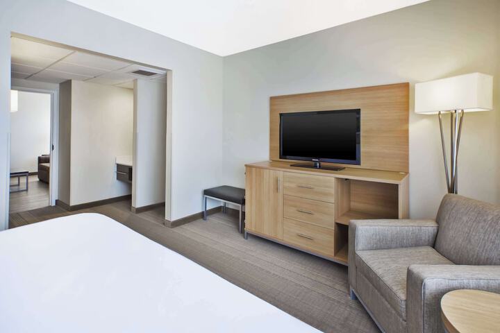 Room 6 of 24