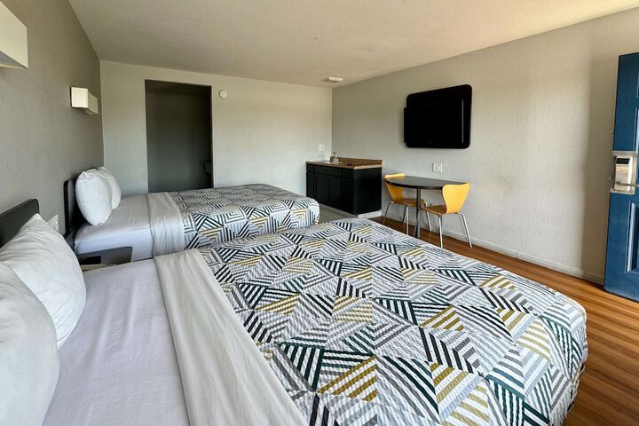 Room 32 of 38