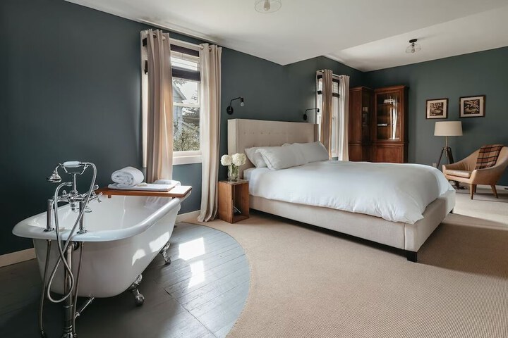 Room 10 of 52