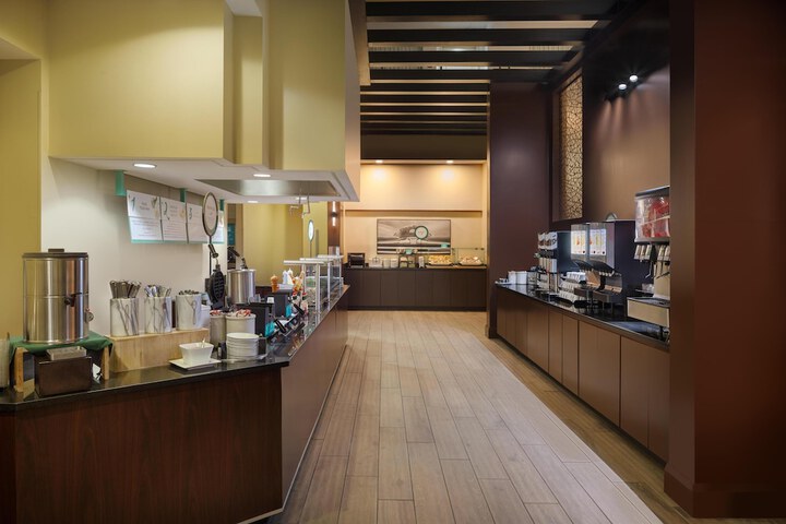 Embassy Suites by Hilton Detroit Troy Auburn Hills