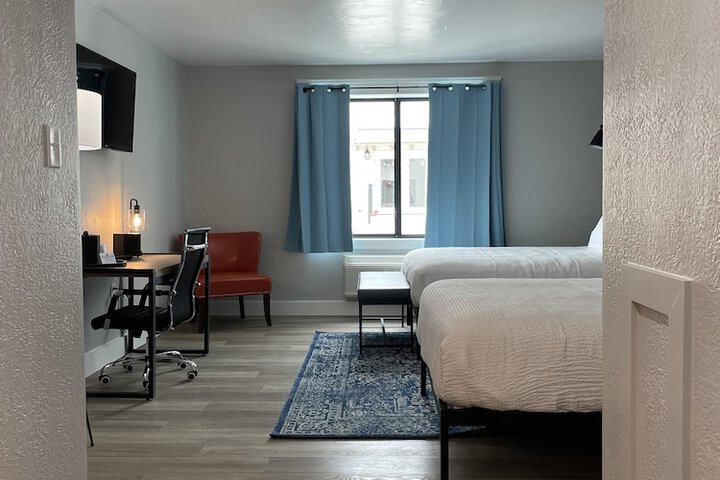 Room 11 of 14