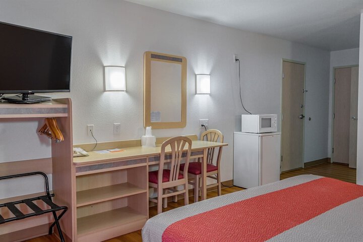 Motel 6 Redmond OR