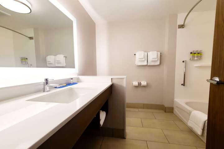 Room 15 of 28