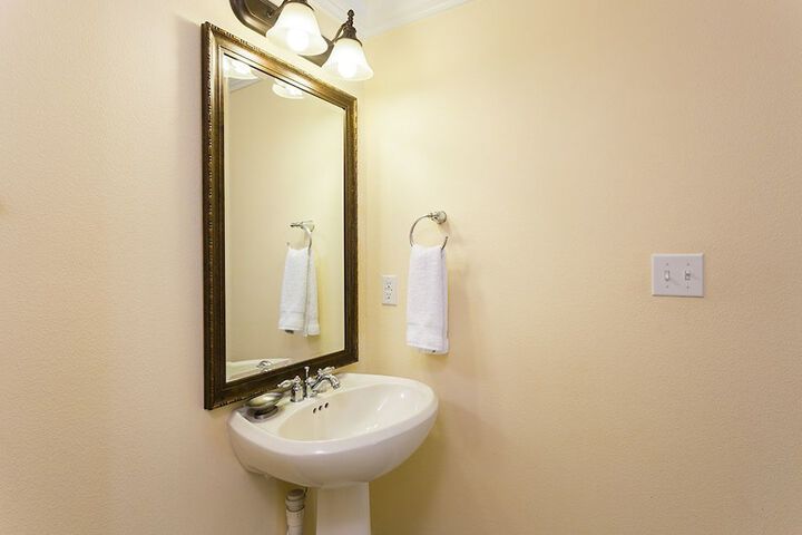 Room 8 of 19