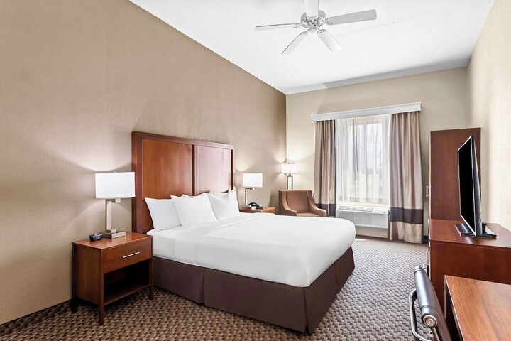Room 32 of 54
