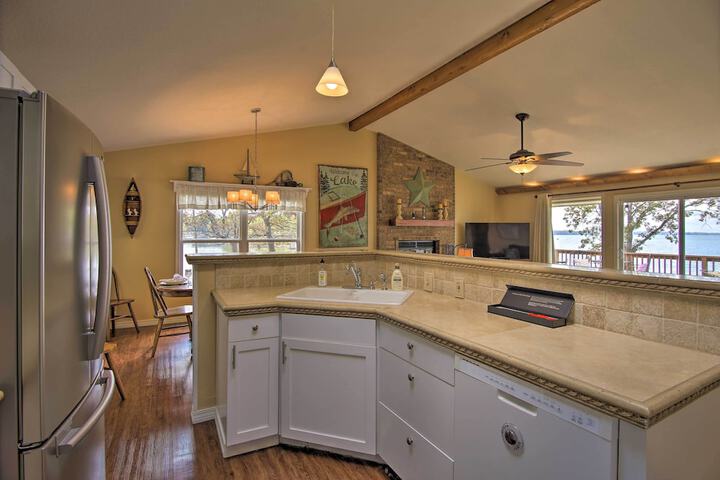 Lakefront Home w / Shared Boat Ramp in Grove!