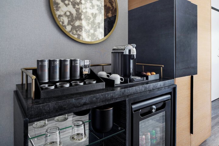 The Oaklander Hotel Autograph Collection