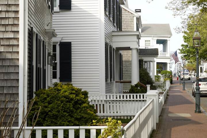 The Christopher The Edgartown Collection