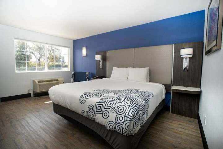 Room 19 of 28