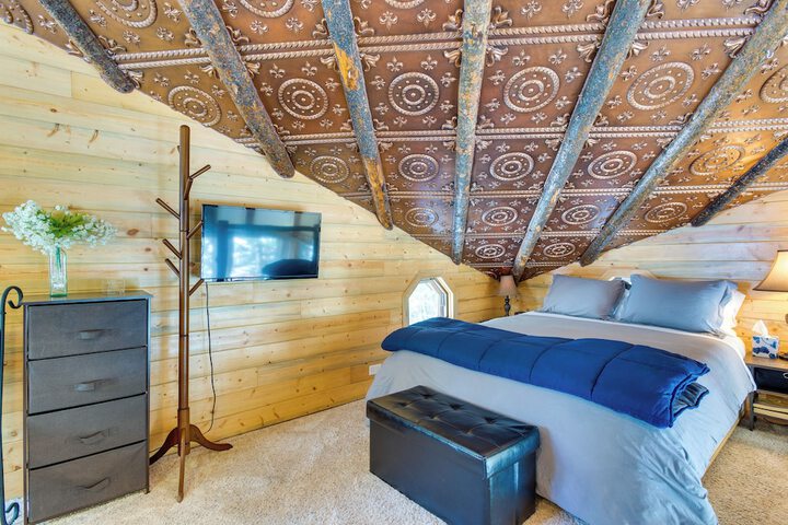 Idaho Springs Cabin w / Hot Tub on Half Acre!