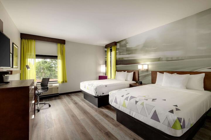 Room 32 of 83