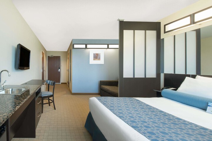 Room 6 of 16